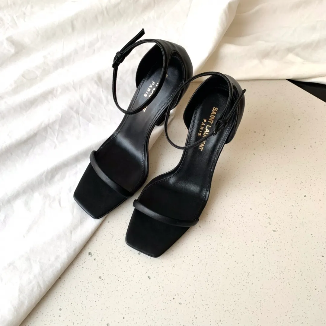 👟👟Ex-factory price 520💯💯Women's shoes Women's clothing "SAINT LAUREN*" "𝗦𝗔𝗜𝗡𝗧 𝗟𝗔𝗨𝗥𝗘𝗡*" 💥ysl classic high-heeled shoes Only YSL understands women’s hearts best🧡Doesn’t accept refutation🙅‍♂️Super invincible feminine artifact👠A must-have for women😊 (✅Full-body customization, in-house molded toe hardware, perfect consistency)⚠️Compare the differences between pictures and products on the market😋 Upper: Customized imported cotton silk weaving/Imported calf patent leather Lining: Imported🐑sheep leather Sole: Imported genuine leather outsole Thickness: 9cm Color: black lacquer with silver, black with gold Size: 35-39 (full set of packaging)